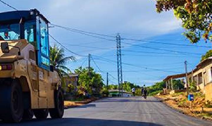 Asfalto começa a transformar ruas e fortalecer mobilidade em Laranjal do Jari