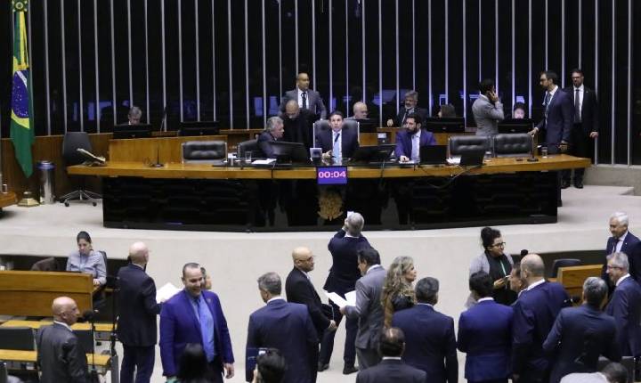 Câmara aprova regime de urgência para quatro projetos de lei; acompanhe