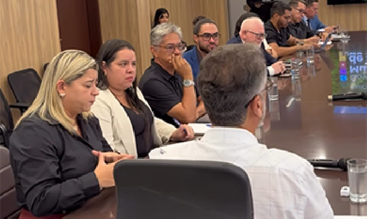 Clécio, Paulinha e vereadores alinham projetos para desenvolvimento municipal