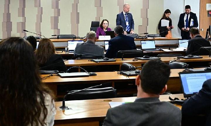 Projeto dá direito a banheiro exclusivo para mulheres do sexo biológico feminino