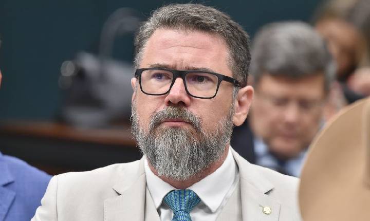 Projeto repassa ao empregado a responsabilidade pelo recolhimento de encargos trabalhistas