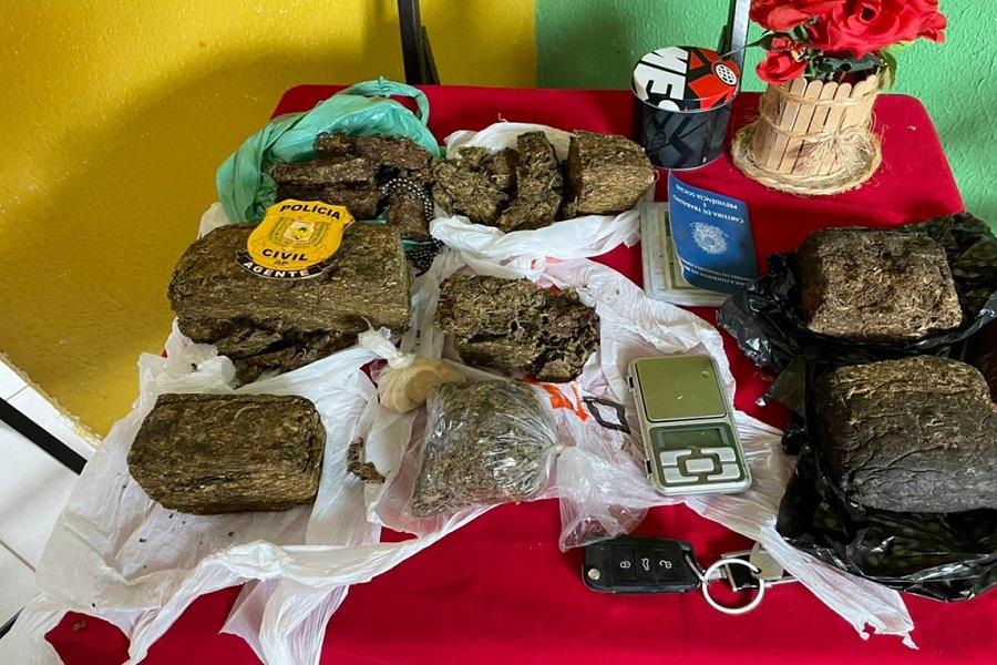 EM MACAPÁ, POLÍCIA CIVIL APREENDE 1,5 KG DE MACONHA E PRENDE QUATRO PESSOAS EM FLAGRANTE POR TRÁFICO DE DROGAS