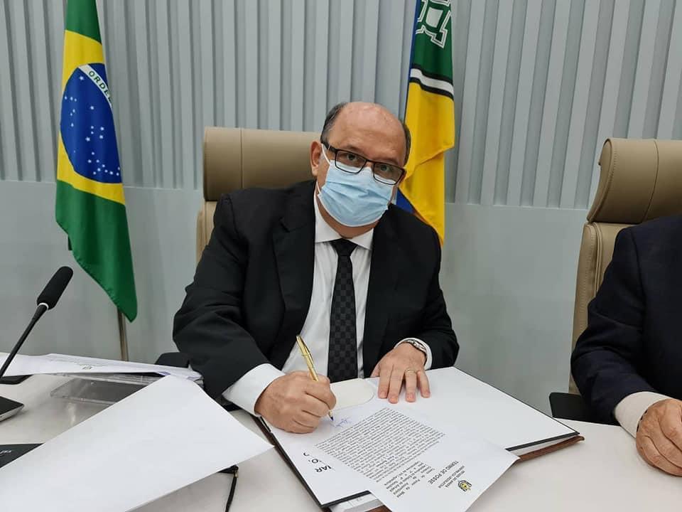 Deputado Kaká Barbosa foi empossado para seu terceiro mandato à frente da ALAP-AP