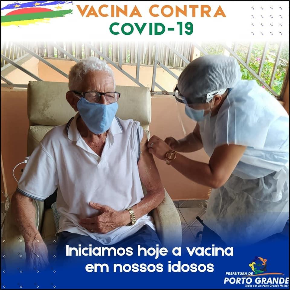 IDOSOS PORTO-GRANDENSES ESTÃO SENDO VACINADOS