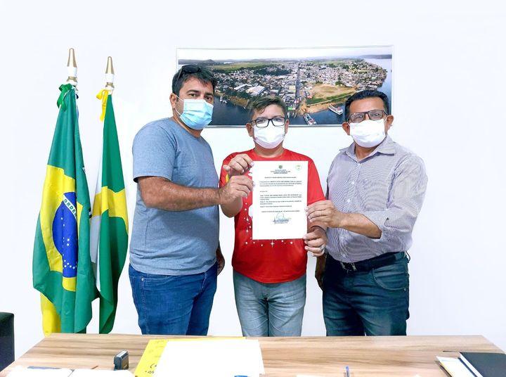 Prefeito assina decreto e nomeia articulador do UNICEF 2021-2024. 