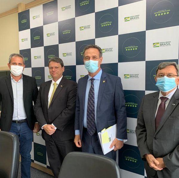 Prefeito e Senador Lucas Barreto articulam em Brasília soluções para o perímetro urbano da BR 156-Tartarugalzinho.