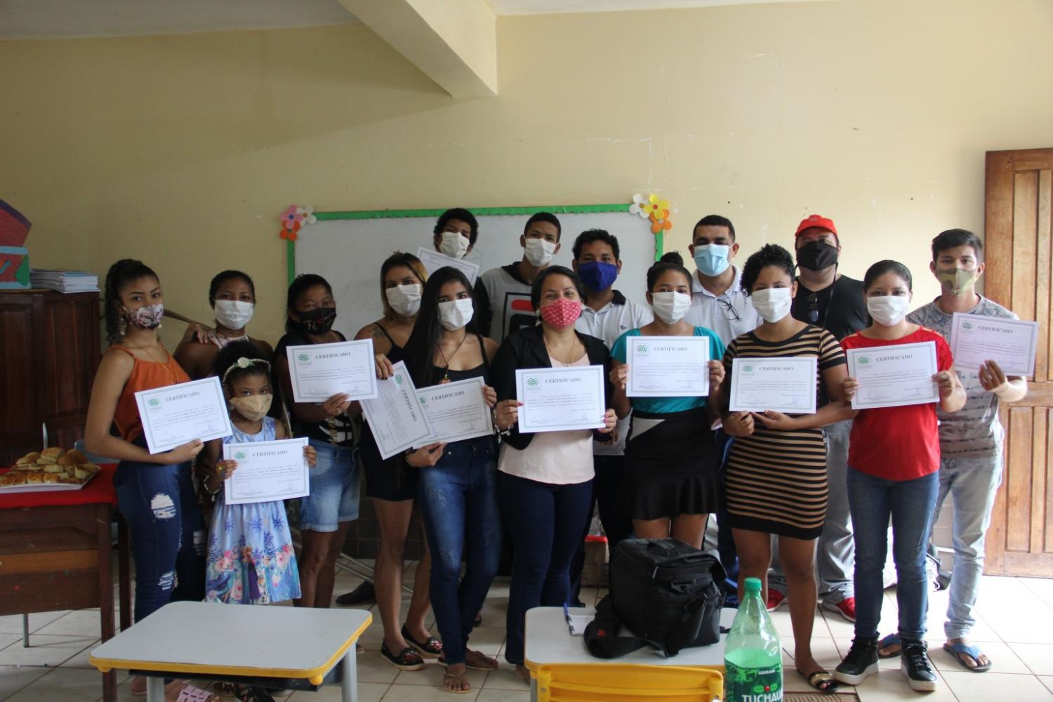 Prefeitura de Santana e Senar entregam certificados para alunos de comunidades tradicionais 