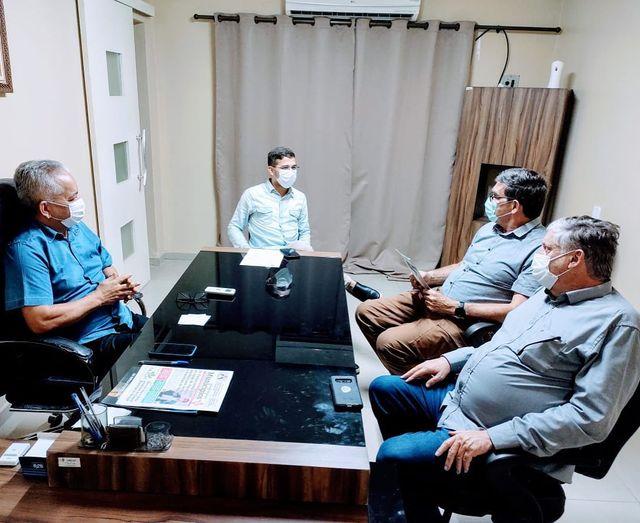 Presidente Carlos Sampaio tem encontro com SINDUCON-AP 