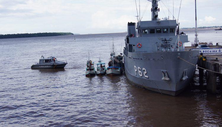 Barco venezuelano apreendido pela Marinha na Costa do Amapá