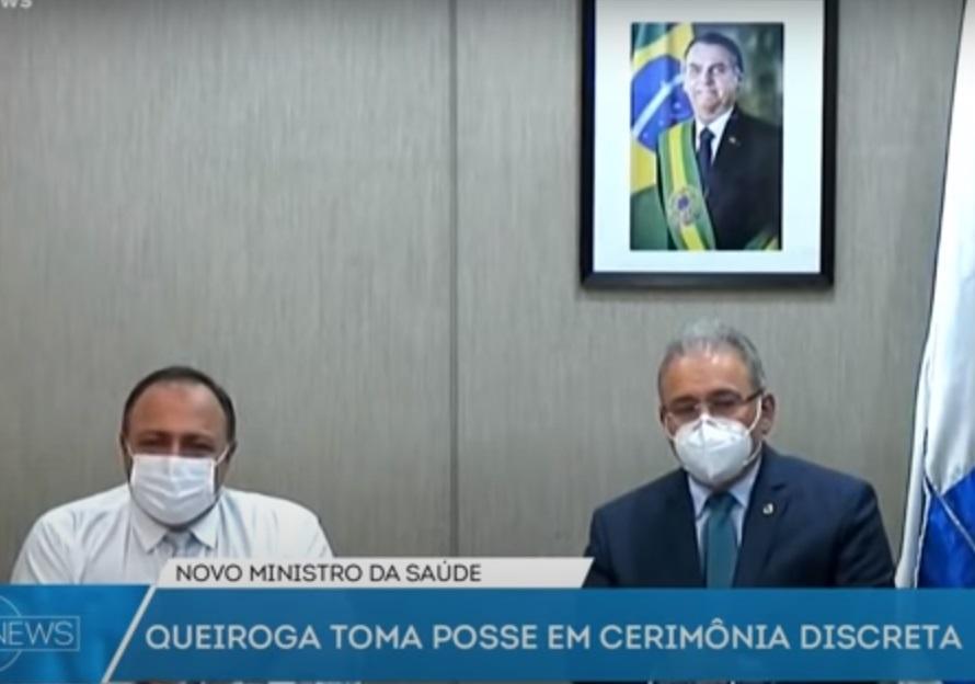 Bolsonaro dá posse a Queiroga na Saúde em cerimônia discreta no Planalto