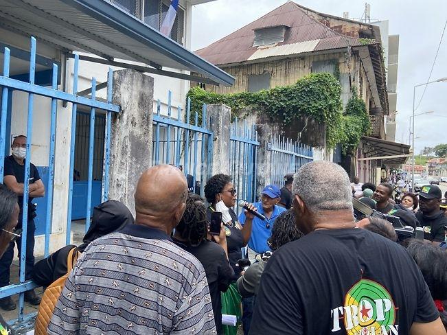 Cayenne: Com problemas em atendimentos emergenciais população pede criação de Hospital de Emergência (Ủu CHỦ).