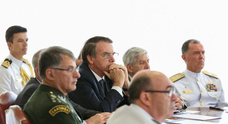 Chefes do Exército, Aeronáutica e Marinha serão substituídos, diz Defesa