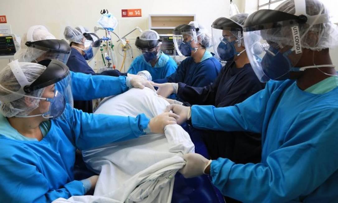 Congresso derruba veto e mantém indenização a profissionais da saúde vítimas de covid-19