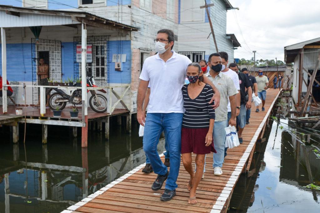 ENTREGA DE PASSARELA REVITALIZADA NO BAIRRO CONGÓS