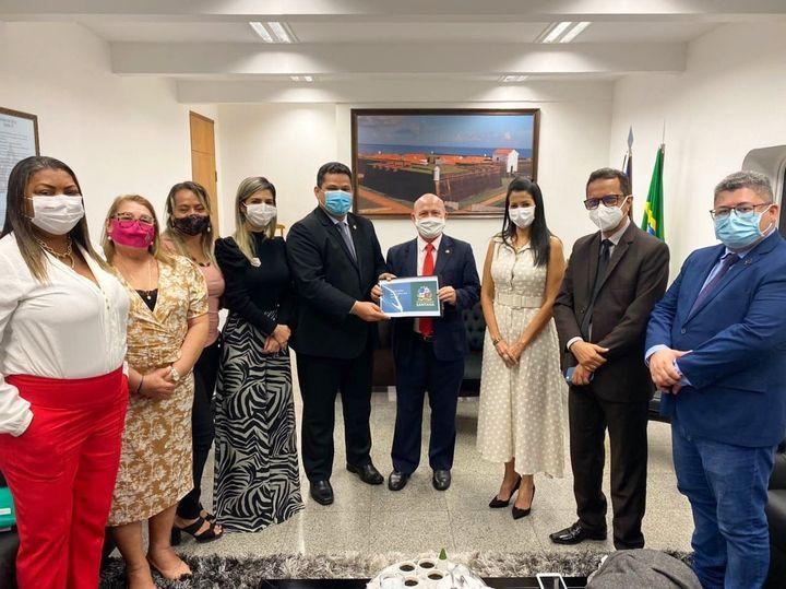 PODERES LEGISLATIVO E EXECUTIVO JUNTOS PELO DESENVOLVIMENTO DE SANTANA