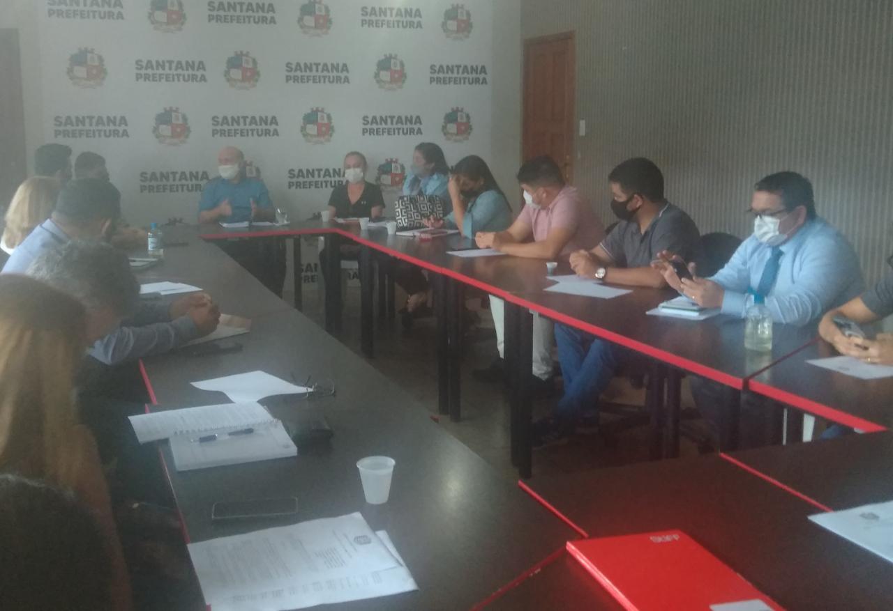 Prefeitura de Santana se reúne com empresários para dialogar sobre o funcionamento do comércio 