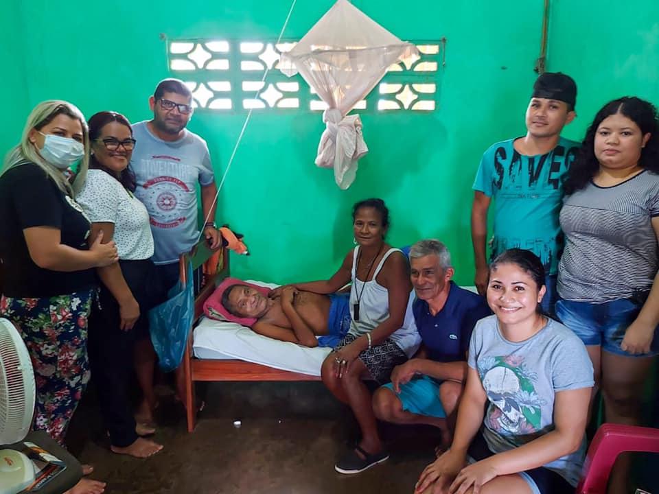 Prefeitura localiza família e promove reencontro de Seu João, longe de casa há 33 anos.