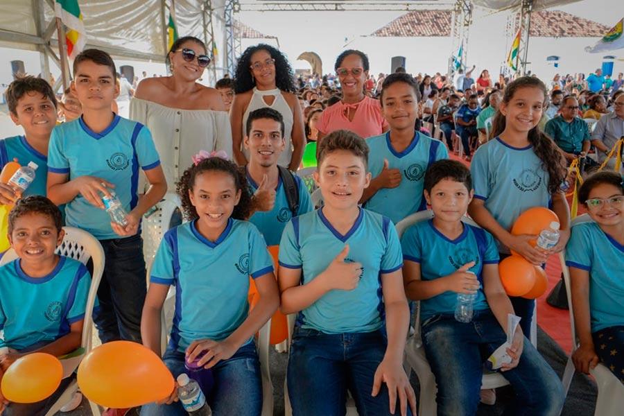 Lei sancionada por Waldez Góes, garante aos municípios aporte para educação básica 