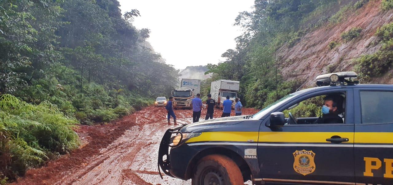 PRF informa sobre novo atoleiro na BR 156