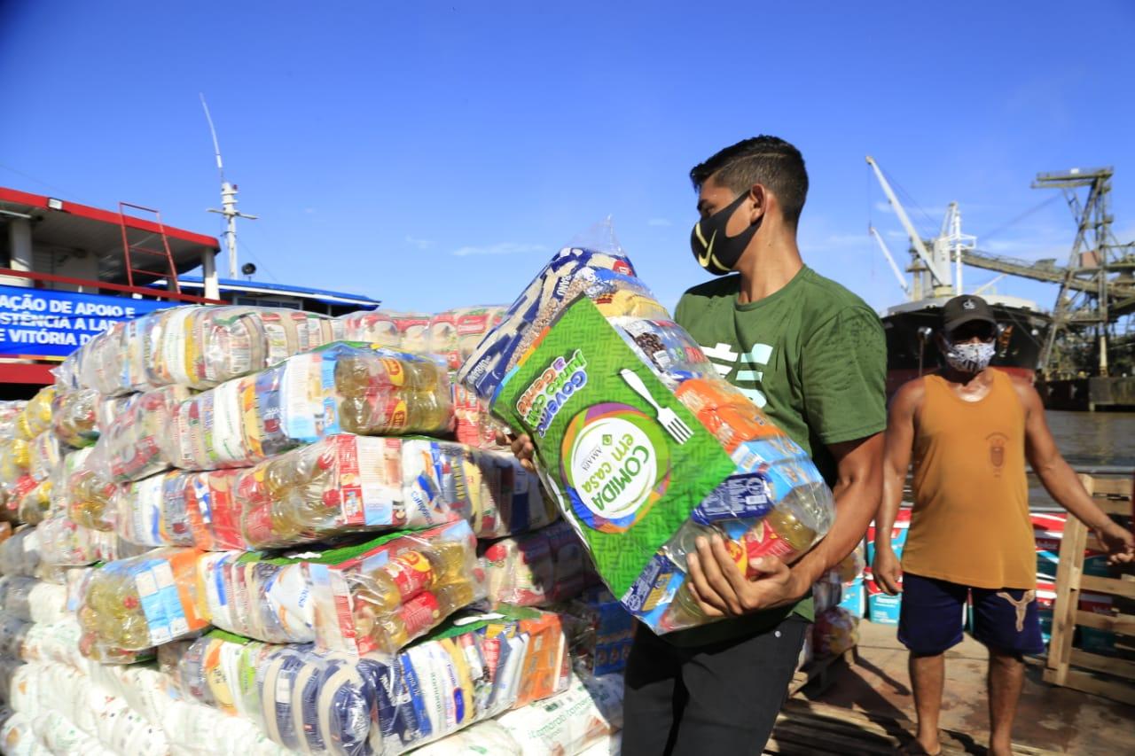 Ajuda humanitária: primeira balsa com cestas de alimentos enviadas pelo Governo do Amapá chega ao Vale do Jari