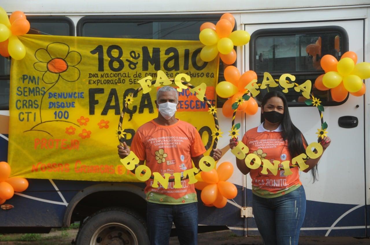 Blitz com panfletagem educativa e distribuição de brindes para crianças