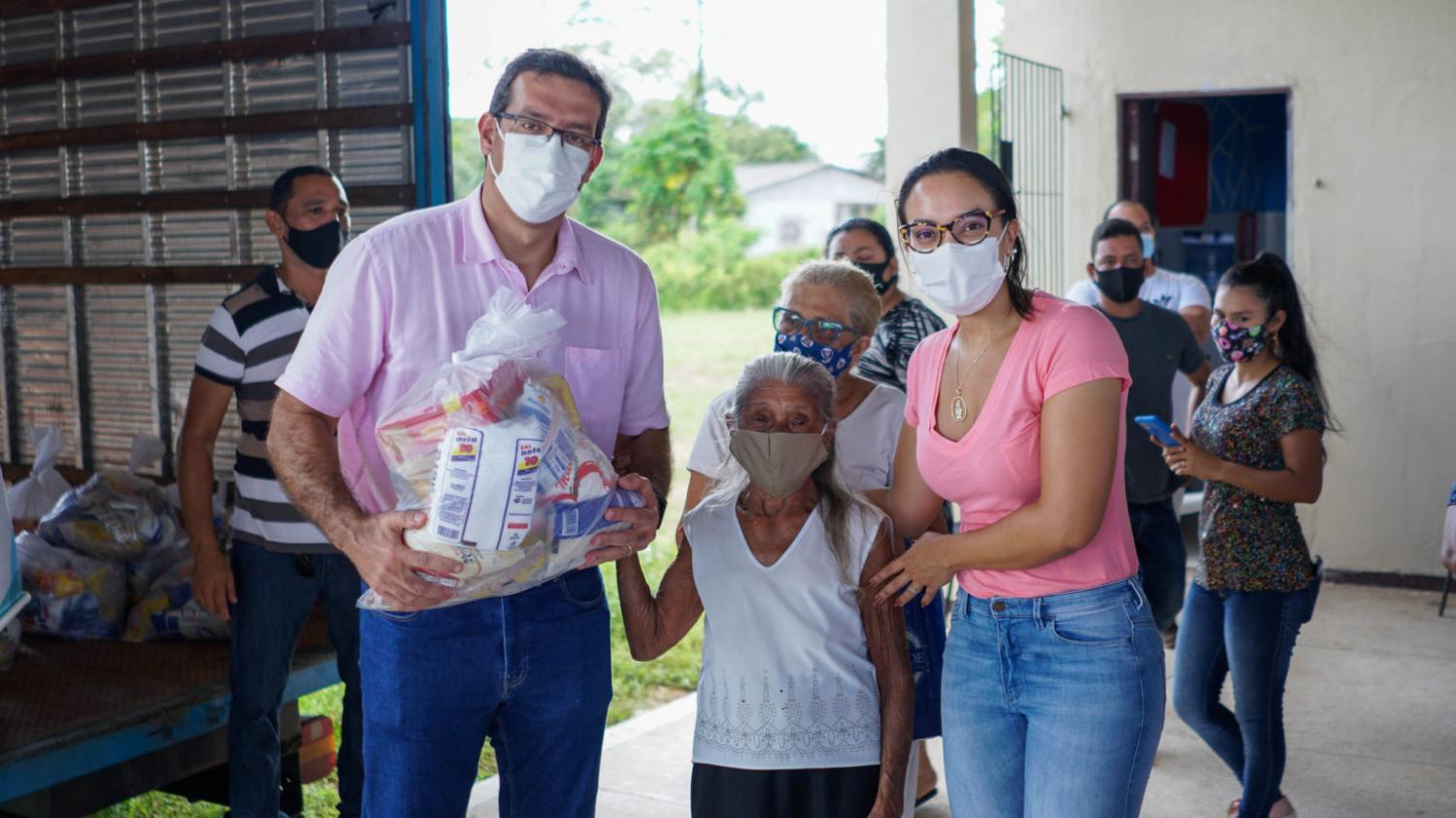COMITIVA LIDERADA PELO PREFEITO DR. FURLAN PERCORRE BAIRROS DE MACAPÁ