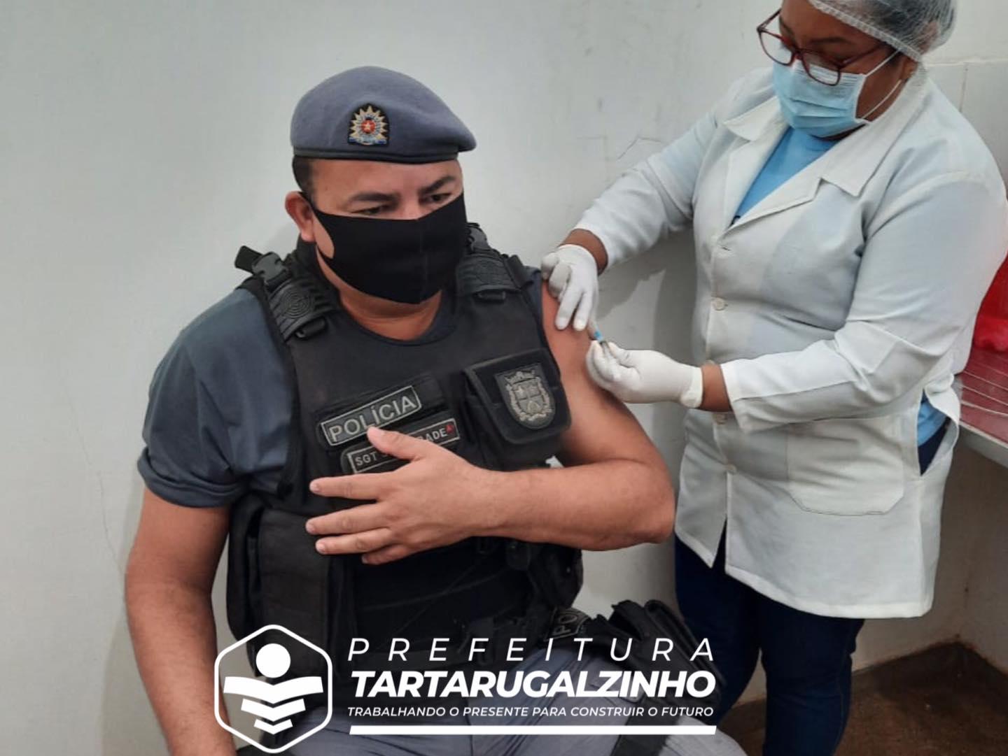 Forças de segurança pública são vacinadas contra covid-19 em Tartarugalzinho 