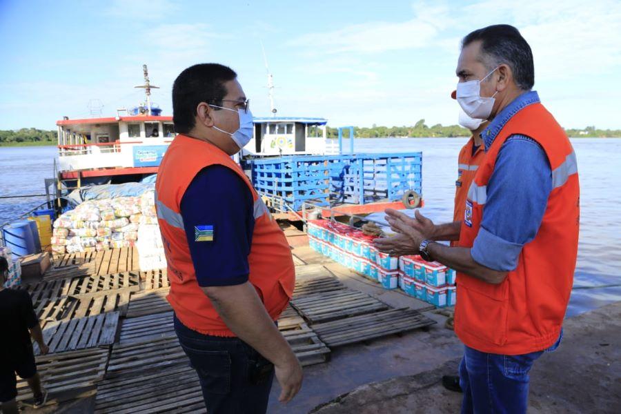 Governador acompanha envio de cestas de ajuda humanitária às famílias atingidas pelas cheias no Jari