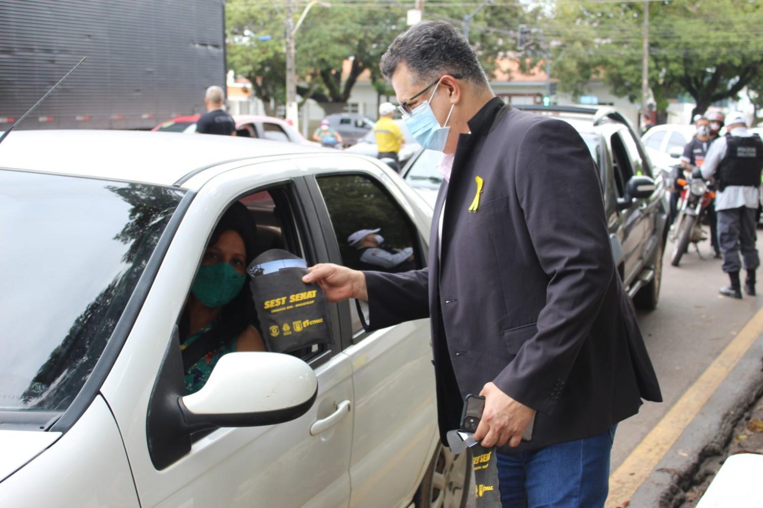 MAIO AMARELO: CTMAC REALIZA BLITZ EDUCATIVA NO CENTRO DA CIDADE