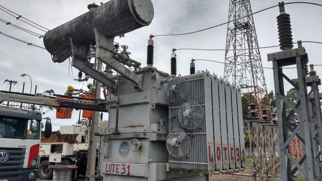 NOVO TRANSFORMADOR  INSTALADO NA SUBESTAÇÃO MACAPÁ II