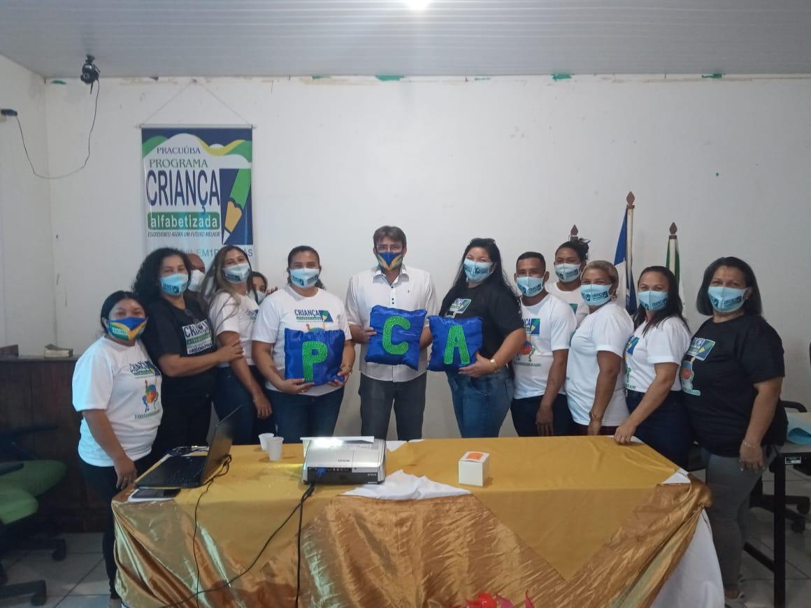 Prefeito Júnior Leite reafirma apoio ao programa Criança Alfabetizada
