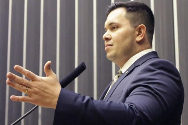 Acácio Favacho comemora derrubada de veto que retira isenção de faturas extras de energia elétrica