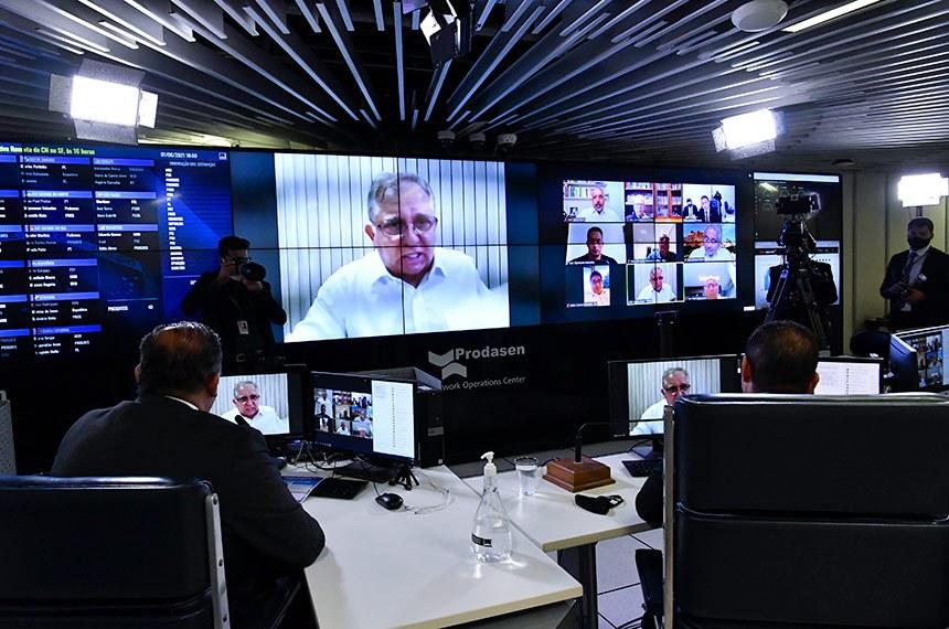 Com derrubada de veto, Congresso confirma R$ 3,5 bi para internet de alunos e professores da rede pública