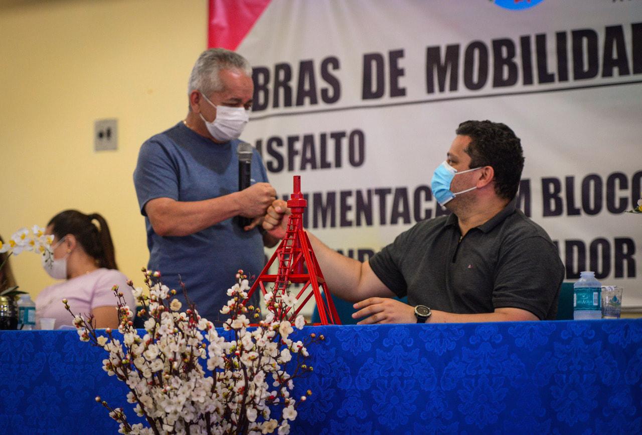  Davi Alcolumbre, durante  visita ao município de Amapá,  anuncia recursos de R$ 4 milhões para pavimentação 