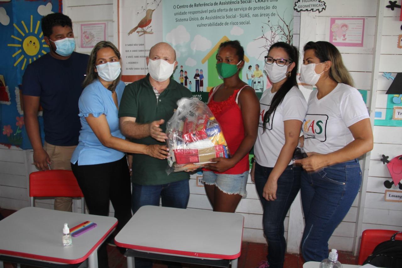 Prefeitura de Santana leva seus serviços para moradores da região do Pirativa