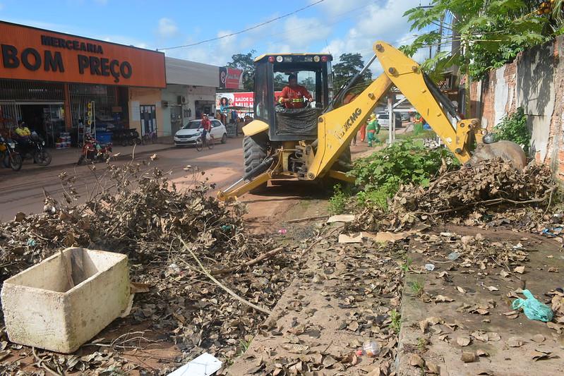 Prefeitura inicia operação de limpeza urbana na zona oeste de Macapá