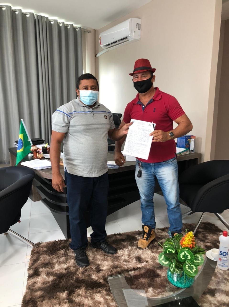 Prefeito Dudão Costa, entrega Ordem de Serviço para construção do Anfiteatro municipal