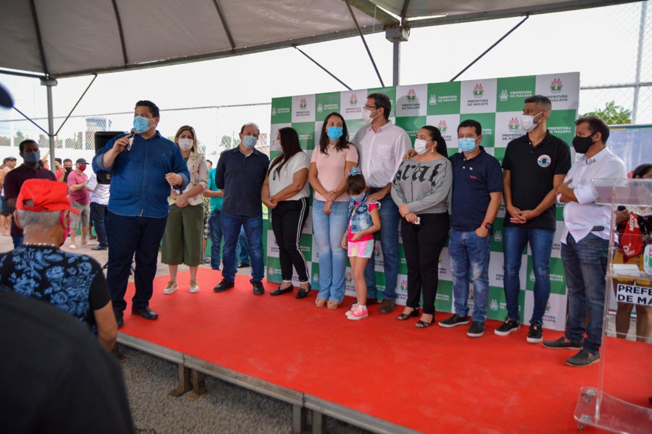 Prefeitura de Macapá entrega à comunidade do Pantanal arena esportiva revitalizada