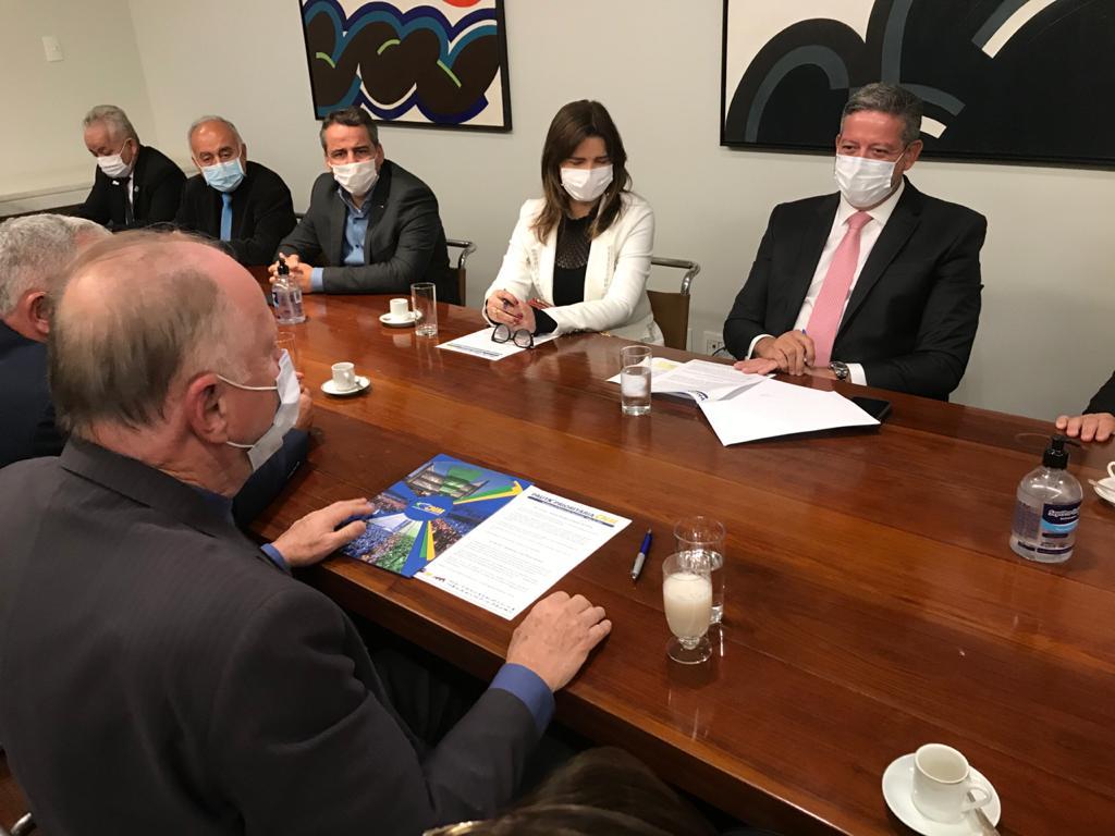 Ziulkoski apresenta pauta prioritária em primeira reunião da nova diretoria com o presidente da Câmara