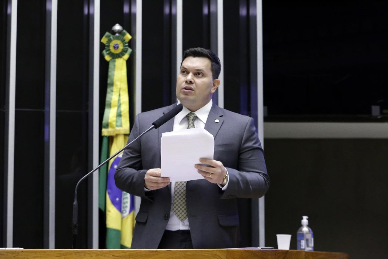 Aprovado parecer do deputado Acácio Favacho à MP que organiza cargos em comissão