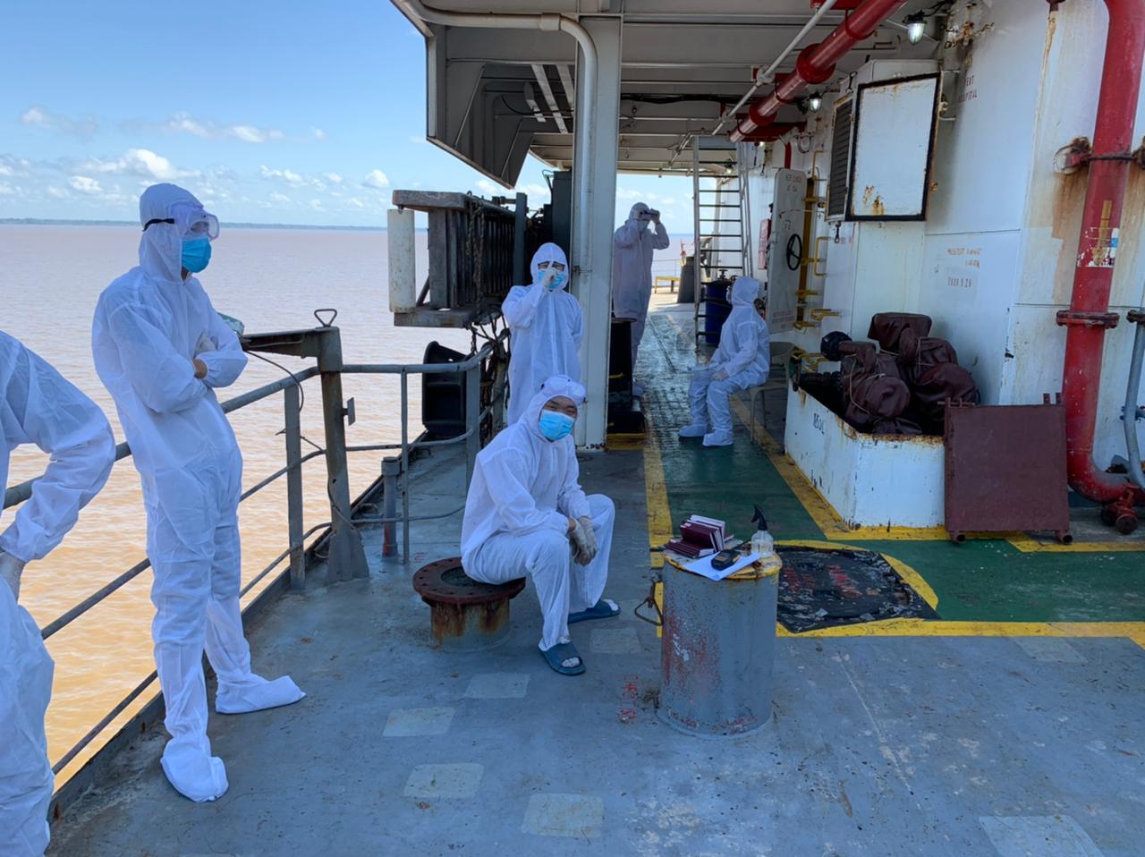 Confirmado oito casos de covid-19 em navio com tripulantes filipinos