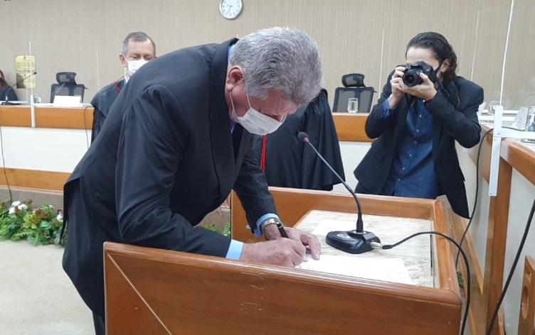 Juiz Mário Mazurek empossado como desembargador do TJAP  