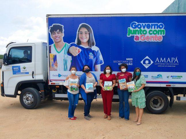 Livros didáticos regionalizados são entregues à Educação de Santana