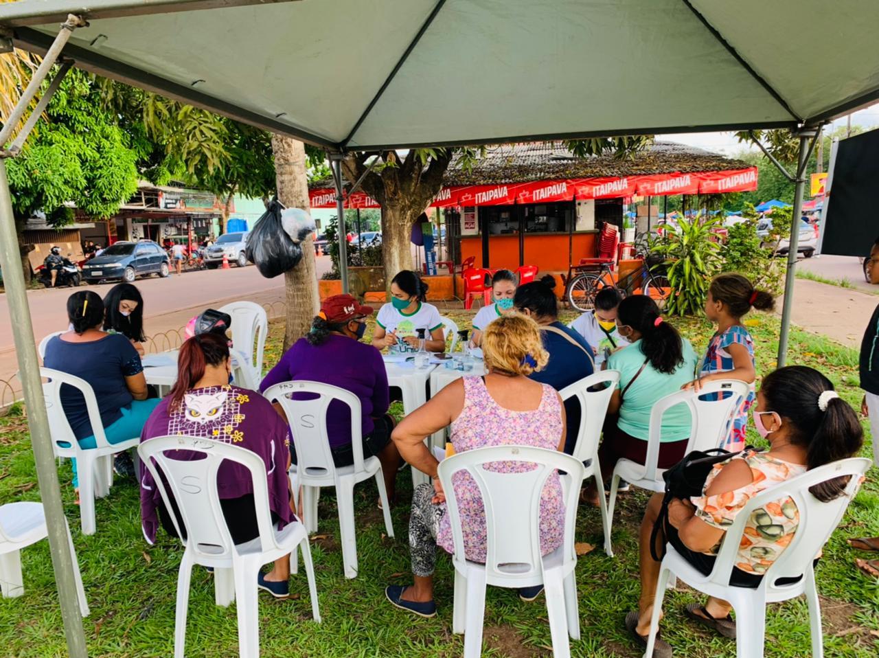 Programa Bolsa Família oferta serviços na Feira da Avenida Santana 