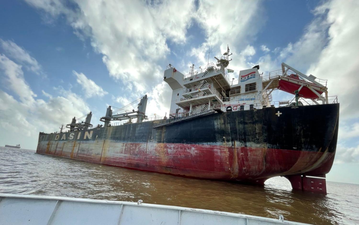 Navio Mandarin Dalian recebe autorização para atracar no Porto de Santana