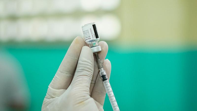 Segue aplicação da dose de reforço contra Covid-19 nesta sexta-feira (17)