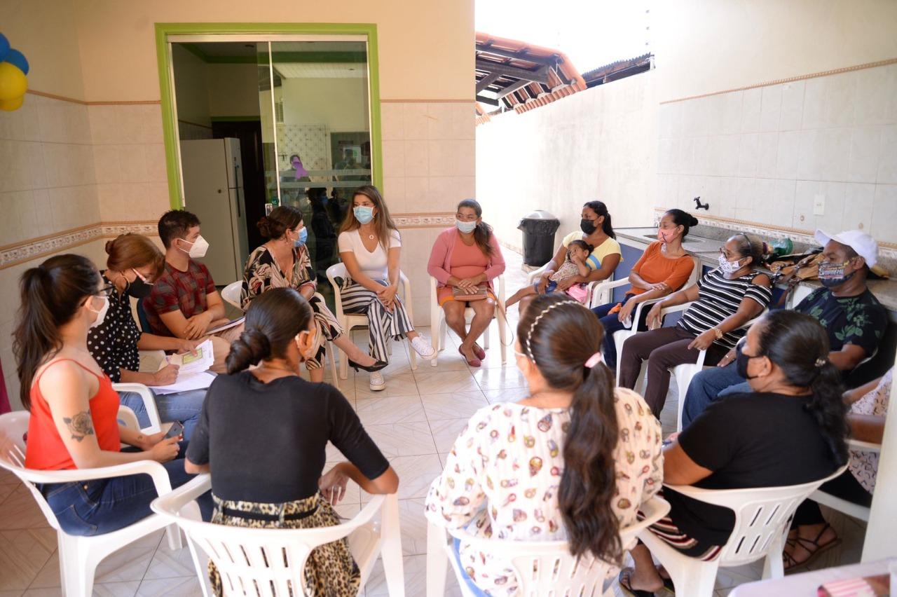 Cras Esperança promove roda de conversa sobre direitos da mulher e inaugura Projeto Guarda-Roupa Compartilhado