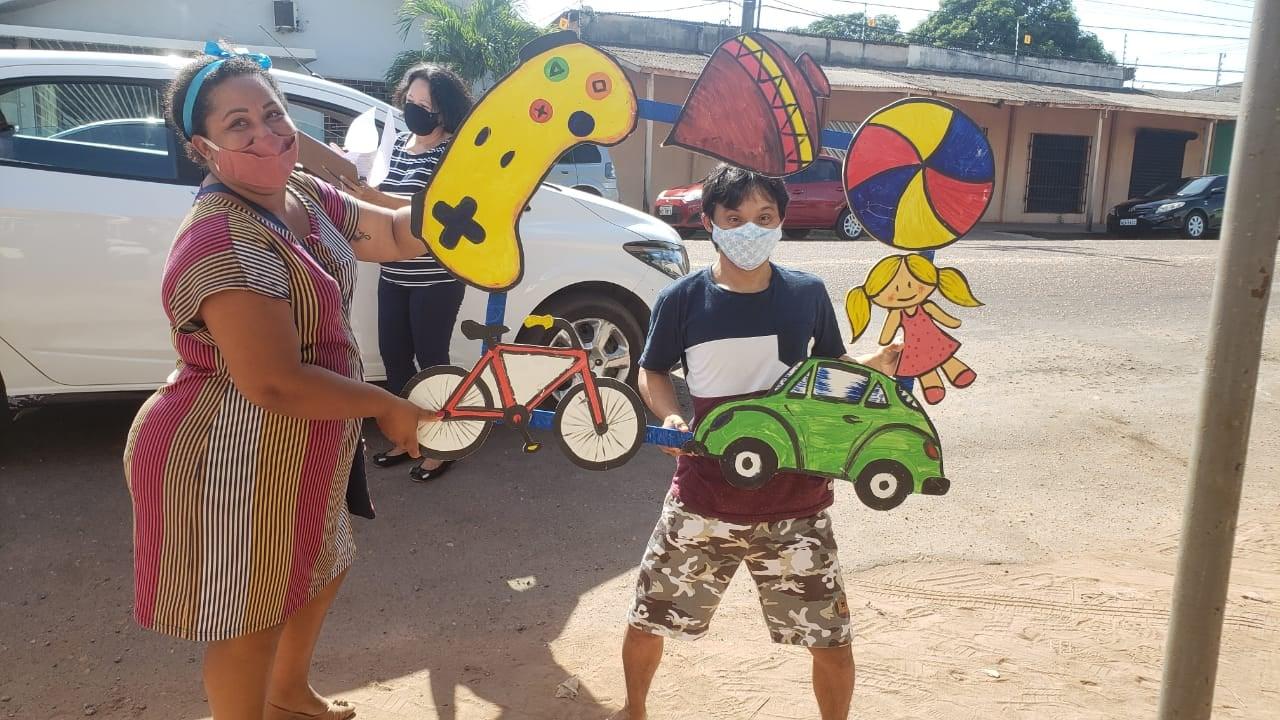 MP-AP e parceiros doam brinquedos e kits de higiene