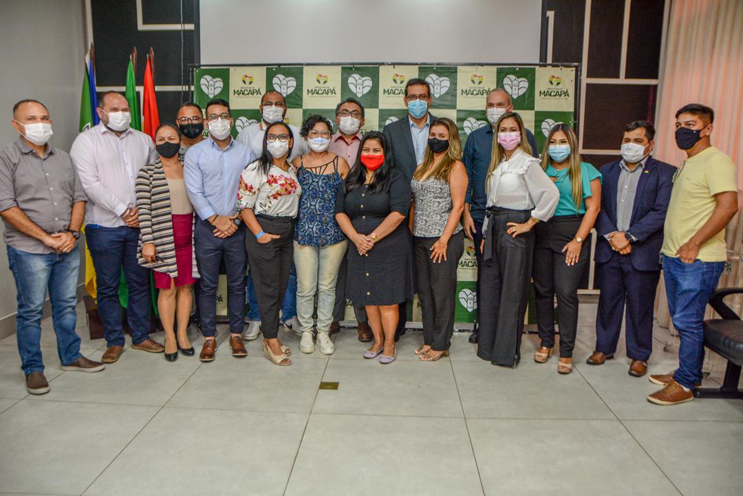 Prefeito de Macapá anuncia pagamento do piso salarial aos professores municipais