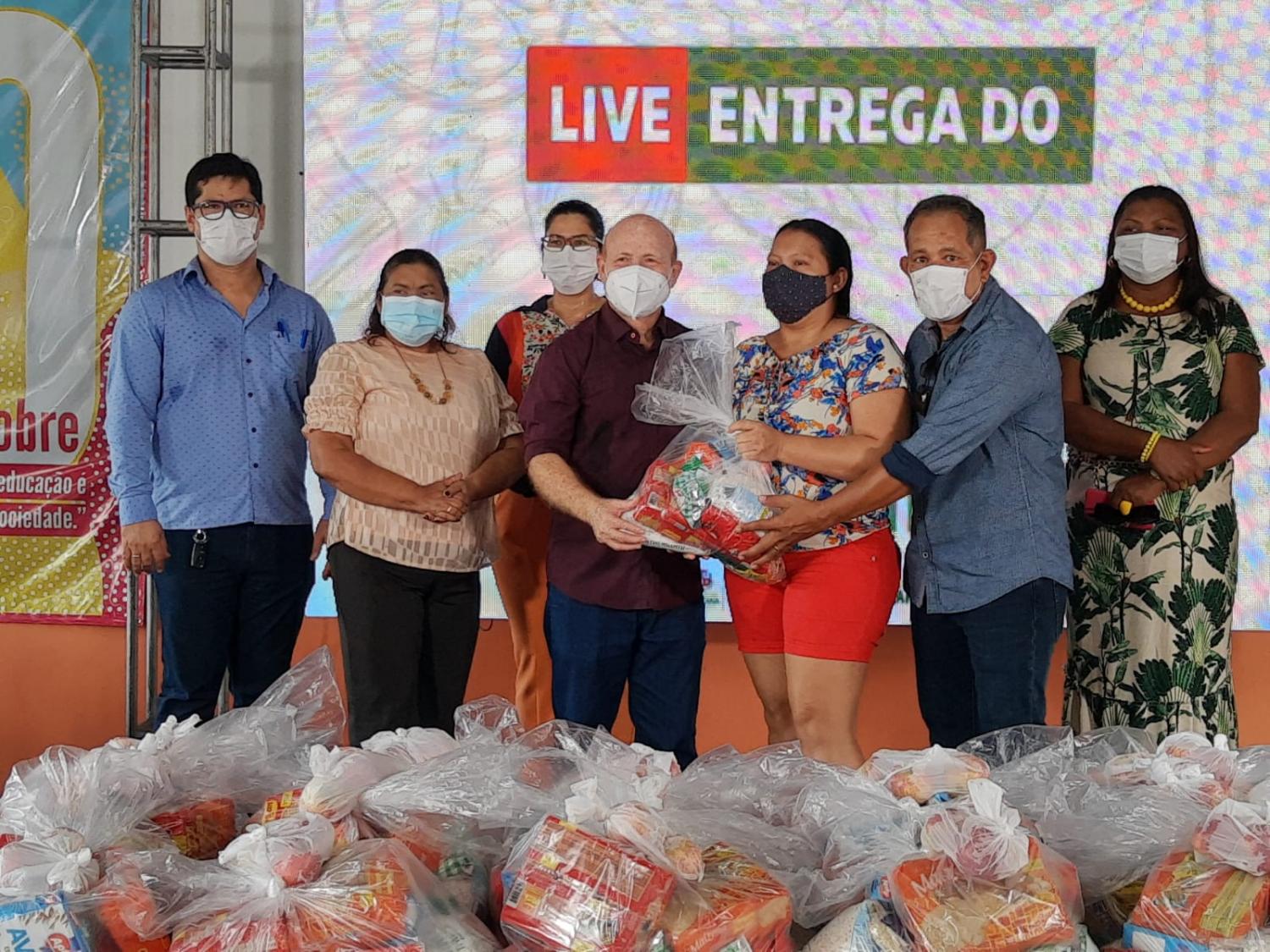 Prefeitura de Santana inicia entrega de kits alimentação escolar à população